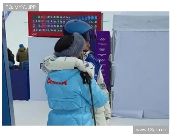 中国第五金谷爱凌拥抱母亲飞吻